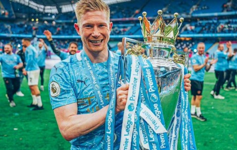 开云体育入口 - 德布劳内回归赛场，问鼎冠军首场状态亮眼，拜仁观众沸腾！