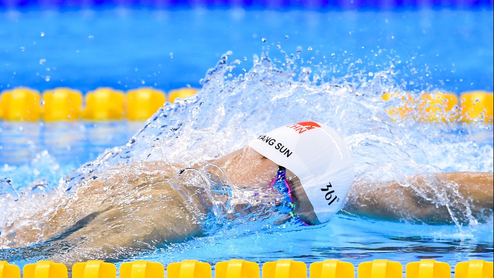 阿扎伦卡迎来七赛季出色发挥,加拿大队观众热烈欢呼!上演精彩一战